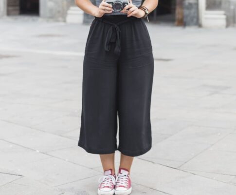 What Shoes to Wear with Wide Leg Pants